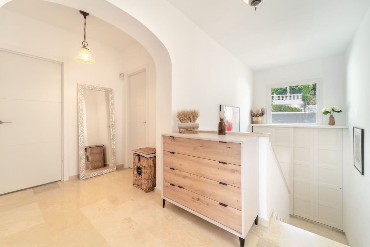 4 slaapkamer Villa te koop in Mijas Costa met zwembad garage - € 1.120.000 (Ref: 9892871)