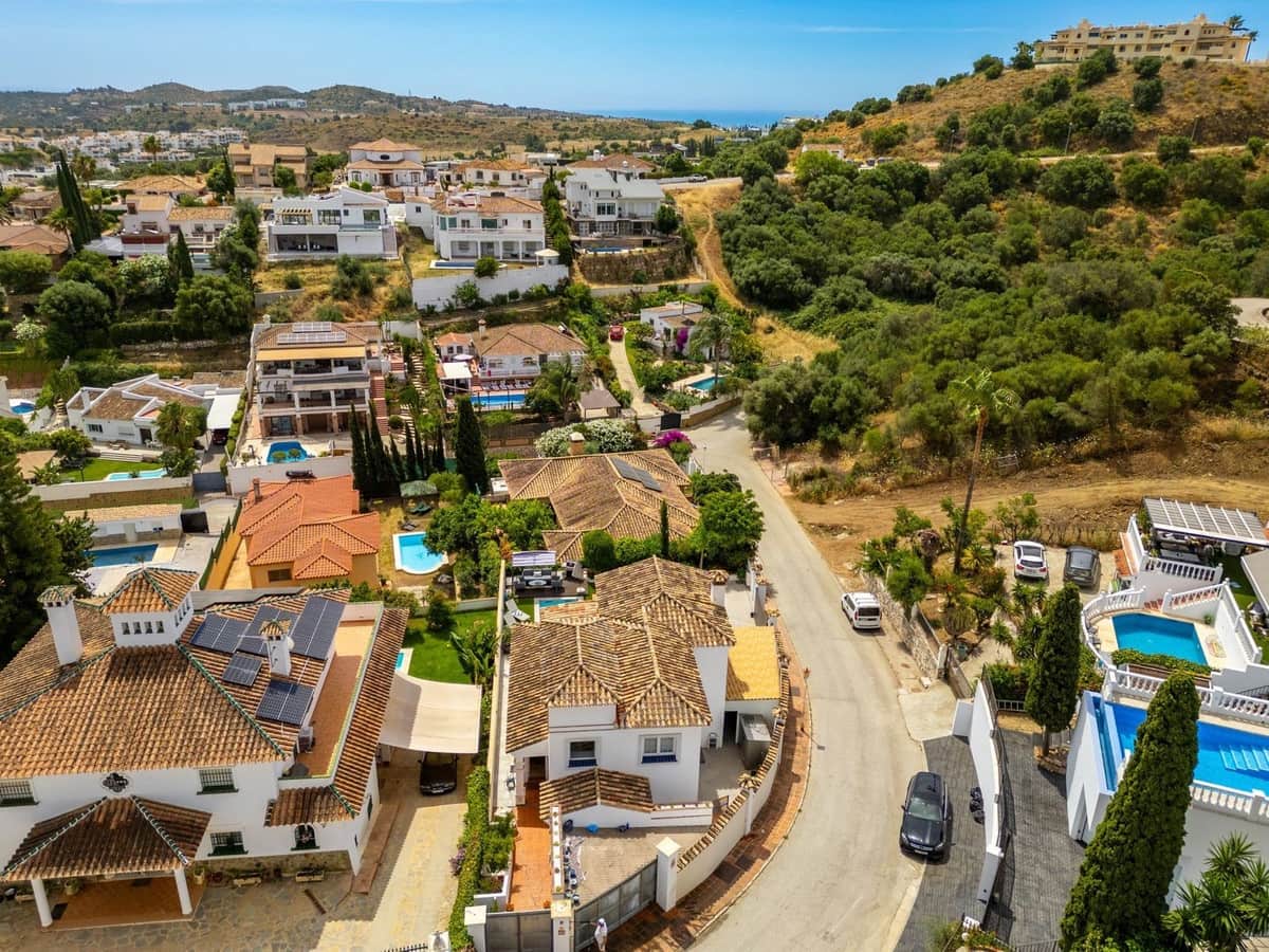 4 slaapkamer Villa te koop in Mijas Costa met zwembad garage - € 1.120.000 (Ref: 9892871)