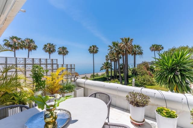 2 sovrum Lägenhet till salu i Estepona med pool garage - 950 000 € (Ref: 9892872)