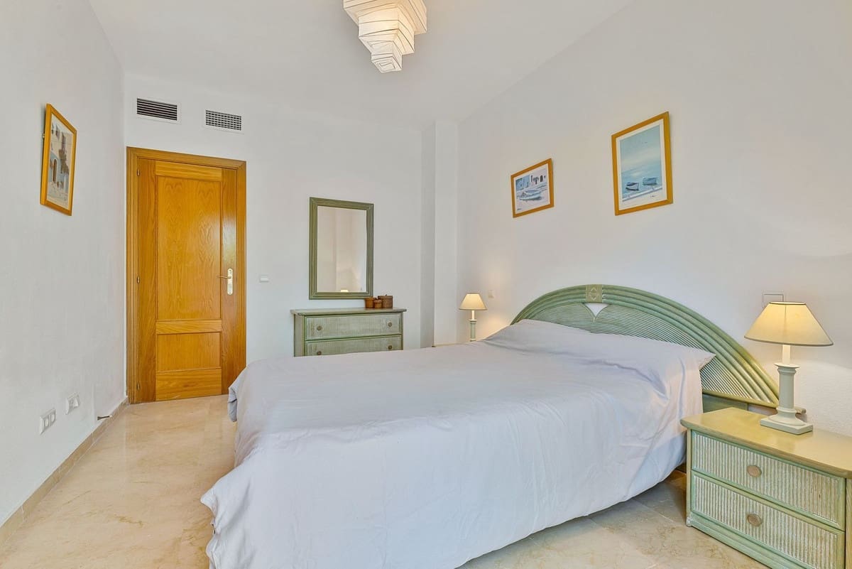 3 Zimmer Apartment zu verkaufen in Estepona mit Pool Garage - 460.000 € (Ref: 9902380)