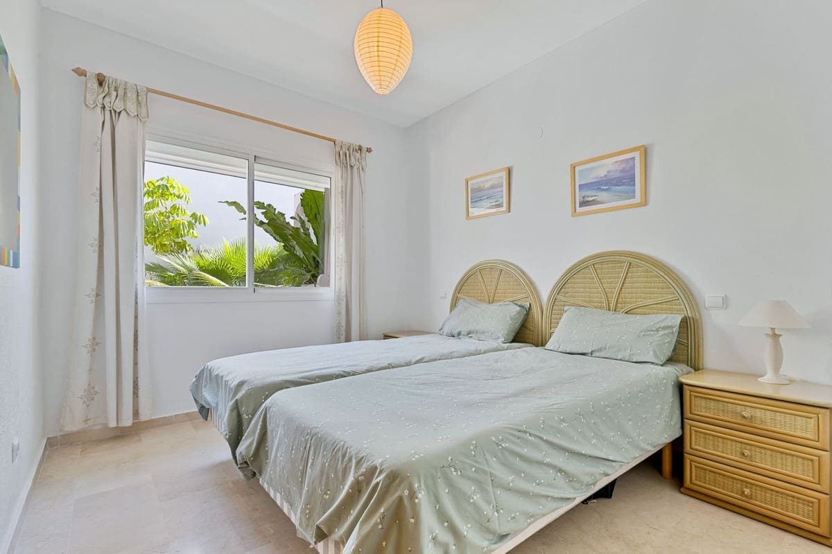 3 Zimmer Apartment zu verkaufen in Estepona mit Pool Garage - 460.000 € (Ref: 9902380)