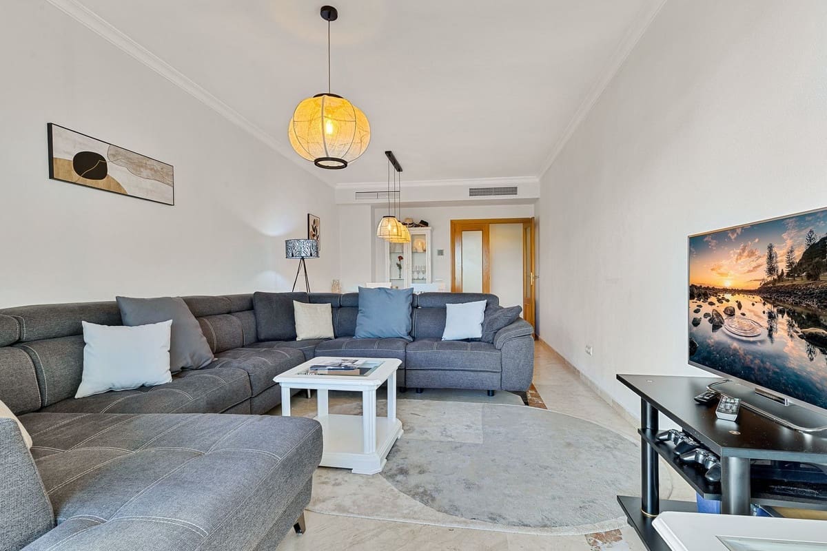 3 Zimmer Apartment zu verkaufen in Estepona mit Pool Garage - 460.000 € (Ref: 9902380)