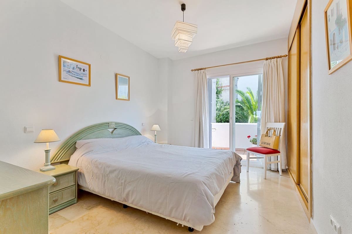 3 Zimmer Apartment zu verkaufen in Estepona mit Pool Garage - 460.000 € (Ref: 9902380)