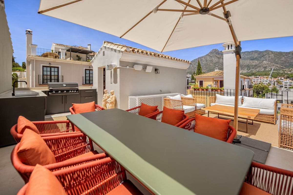 3 quarto Casa em Banda para venda em Golden Mile com piscina garagem - 2 215 000 € (Ref: 9905120)