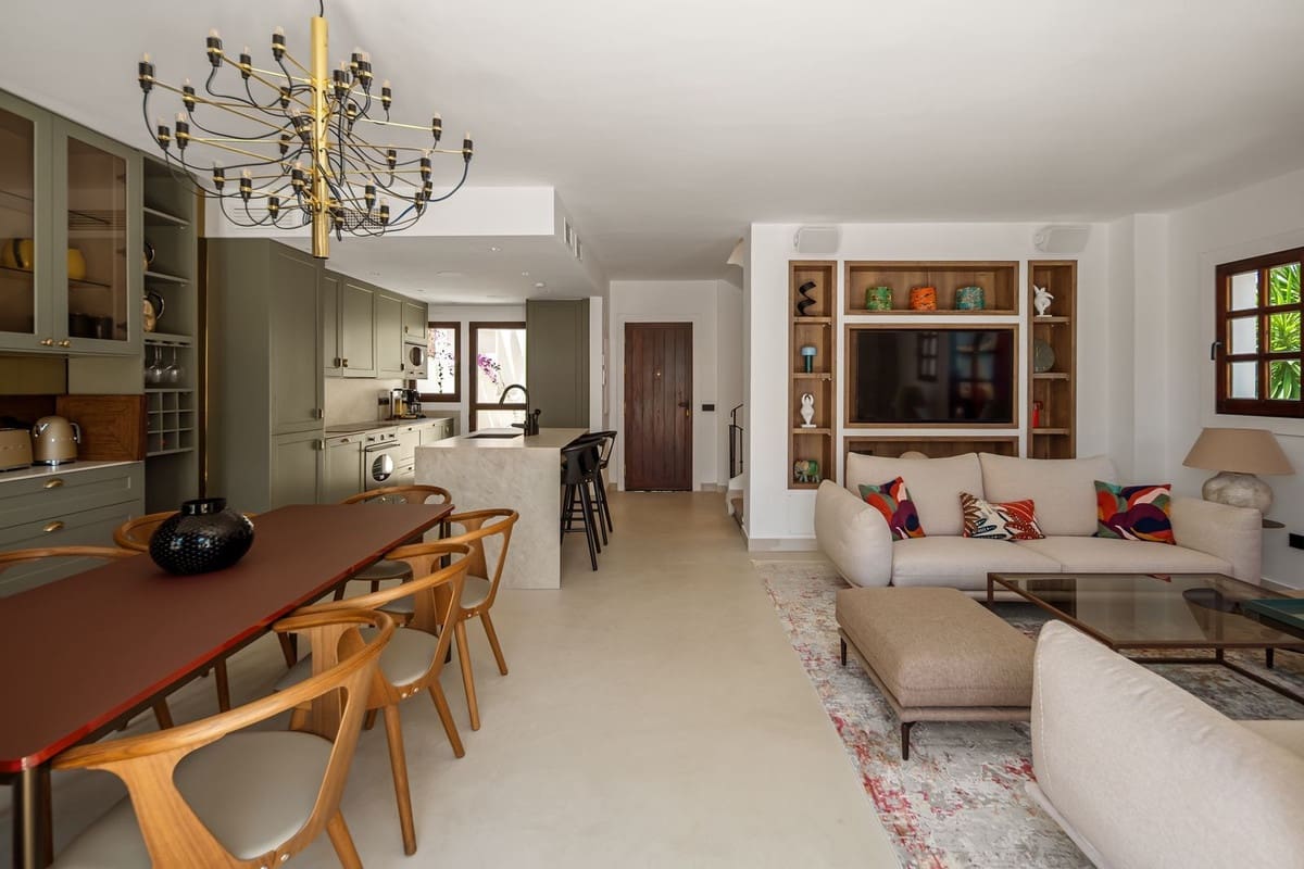 3 quarto Casa em Banda para venda em Golden Mile com piscina garagem - 2 215 000 € (Ref: 9905120)