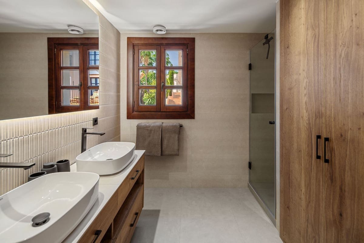3 quarto Casa em Banda para venda em Golden Mile com piscina garagem - 2 215 000 € (Ref: 9905120)