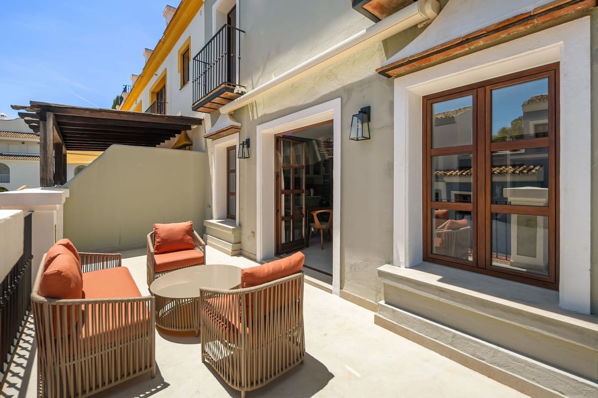 3 quarto Casa em Banda para venda em Golden Mile com piscina garagem - 2 215 000 € (Ref: 9905120)