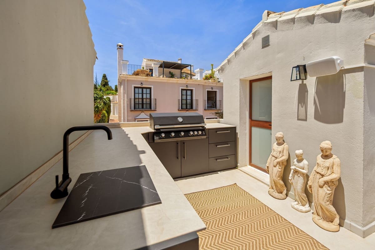 3 quarto Casa em Banda para venda em Golden Mile com piscina garagem - 2 215 000 € (Ref: 9905120)