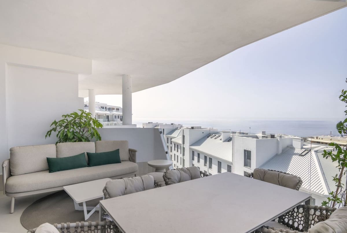 2 soverom Leilighet til salgs i Fuengirola med svømmebasseng garasje - € 450 000 (Ref: 9908861)