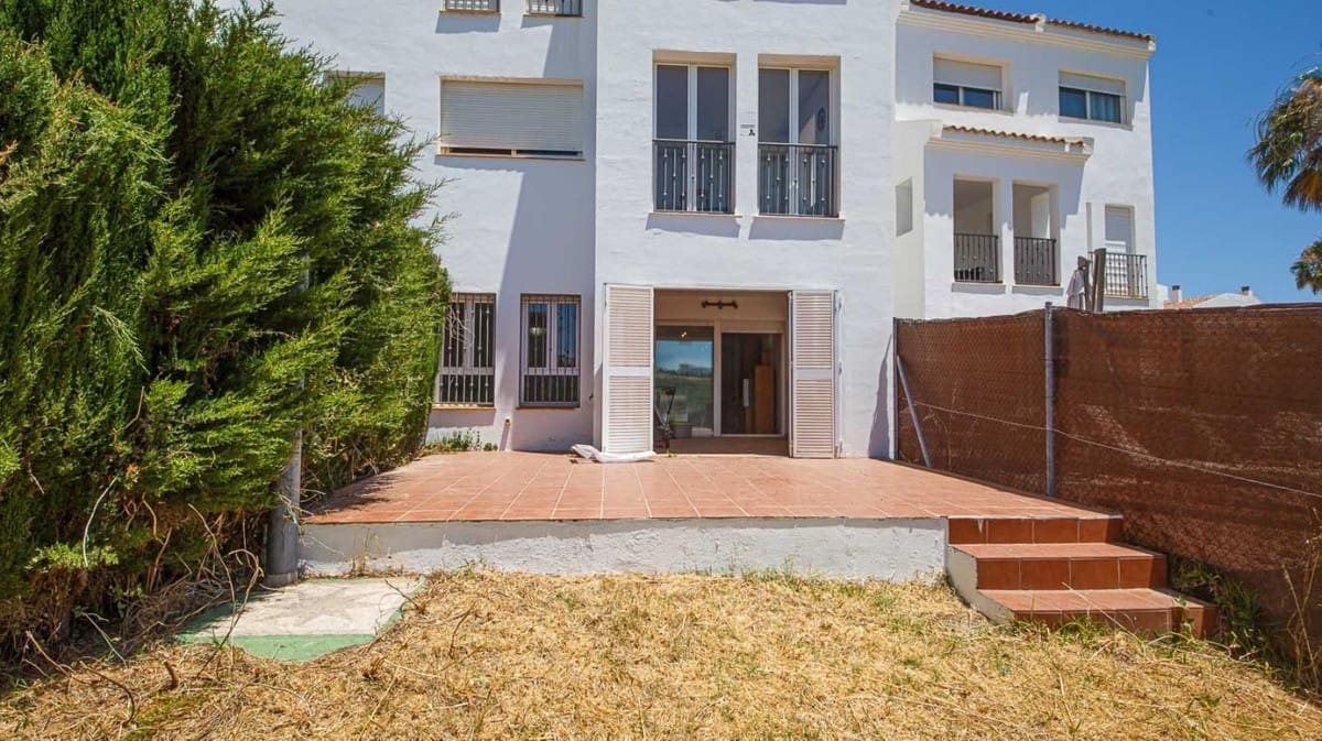 2 soveværelse Lejlighed til salg i La Duquesa / Puerto de la Duquesa med swimmingpool garage - € 269.000 (Ref: 9908862)