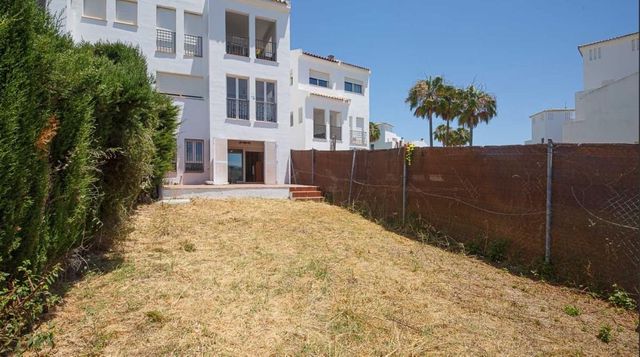 2 sypialnia Apartament na sprzedaż w La Duquesa / Puerto de la Duquesa, Manilva z basenem garażem - 269 000 € (Ref: 9911774)