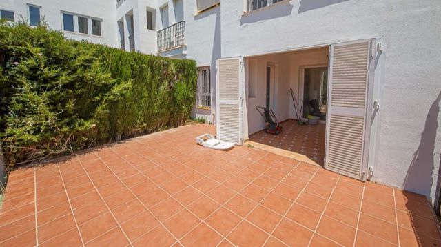 2 sypialnia Apartament na sprzedaż w La Duquesa / Puerto de la Duquesa, Manilva z basenem garażem - 269 000 € (Ref: 9911774)