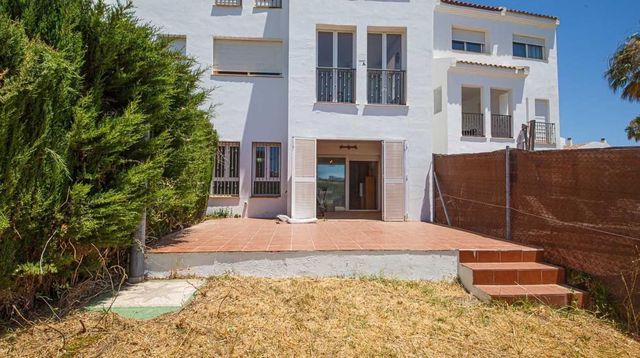 2 sypialnia Apartament na sprzedaż w La Duquesa / Puerto de la Duquesa, Manilva z basenem garażem - 269 000 € (Ref: 9911774)