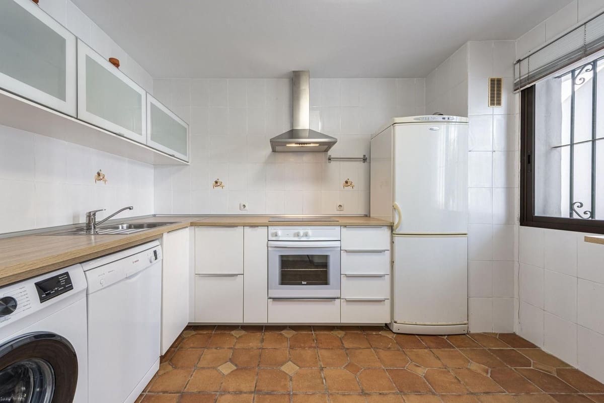 3 soveværelse Lejlighed til salg i El Paraiso med garage - € 399.500 (Ref: 9918835)