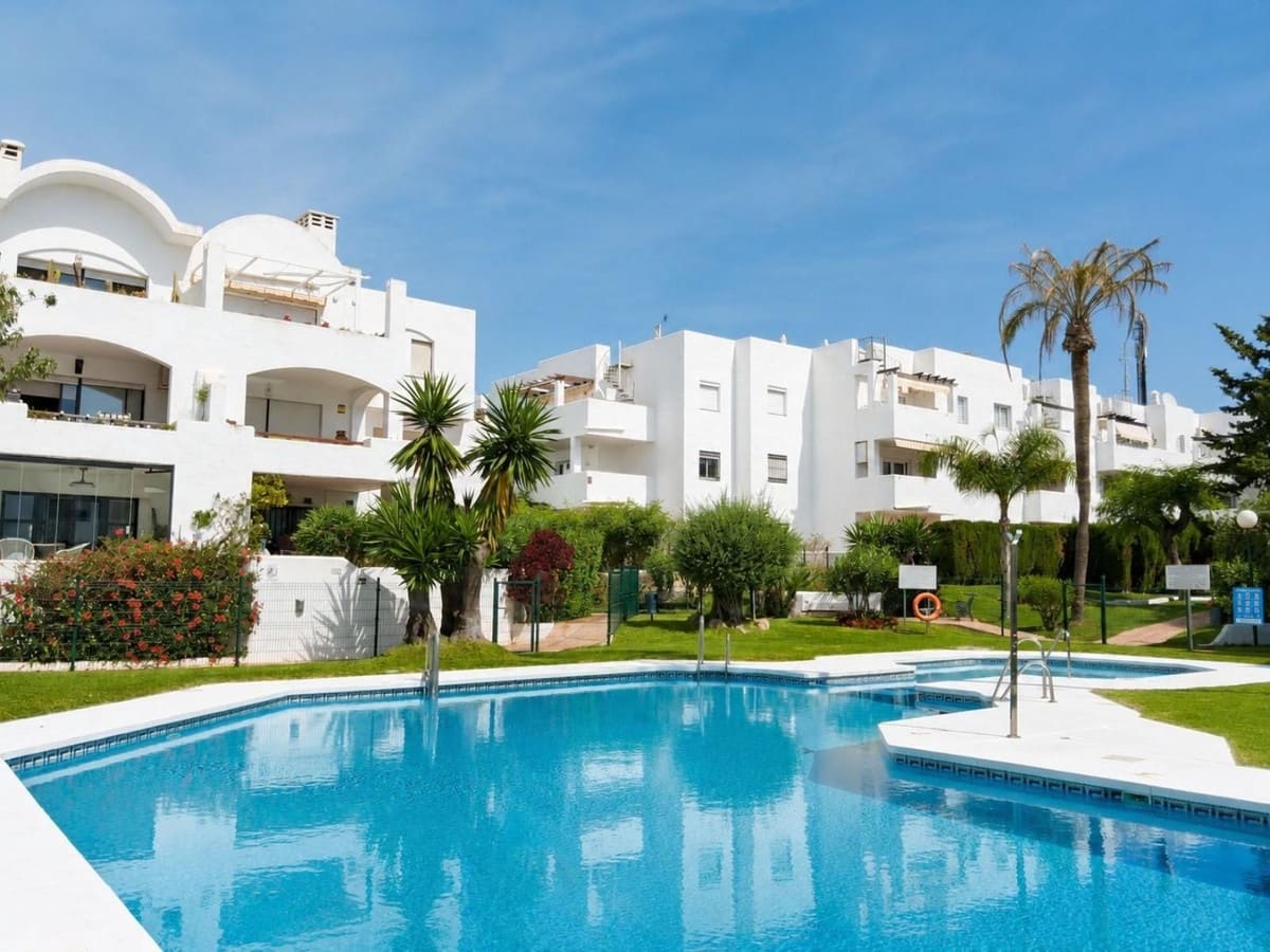 3 soveværelse Lejlighed til salg i El Paraiso med garage - € 399.500 (Ref: 9918835)
