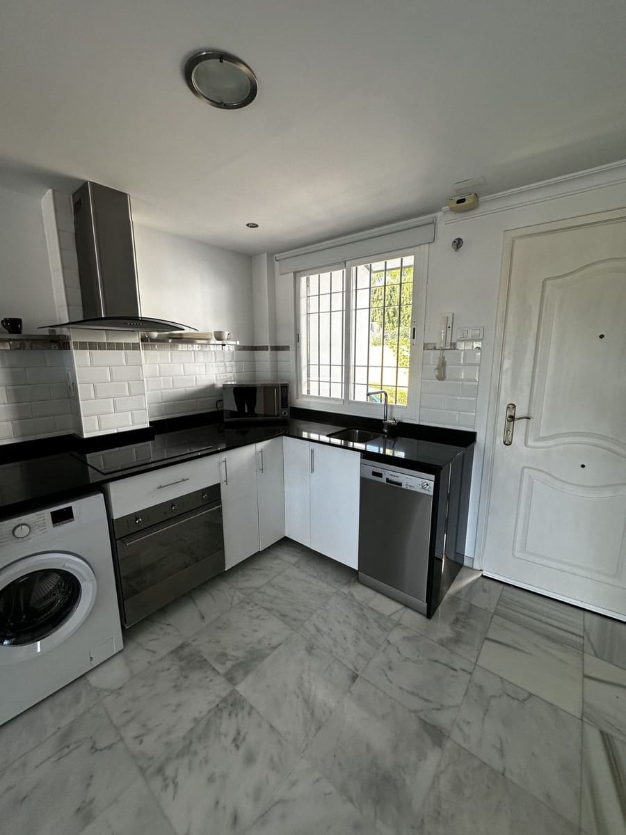 Ático de 2 habitaciones en Nueva Andalucia en venta con piscina garaje - 460.000 € (Ref: 9921116)