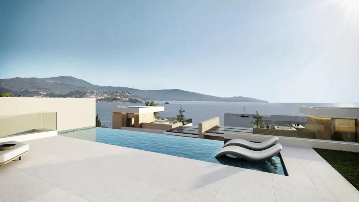 Chalet de 3 habitaciones en Nerja en venta con piscina garaje - 1.950.000 € (Ref: 9921434)