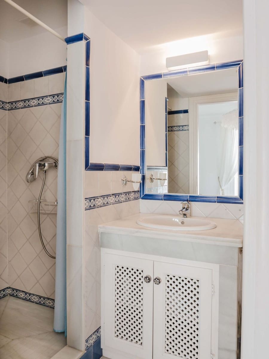 2 bedroom Apartment for sale in Bahia de Casares with pool garage - € 625,000 (Ref: 9921436)