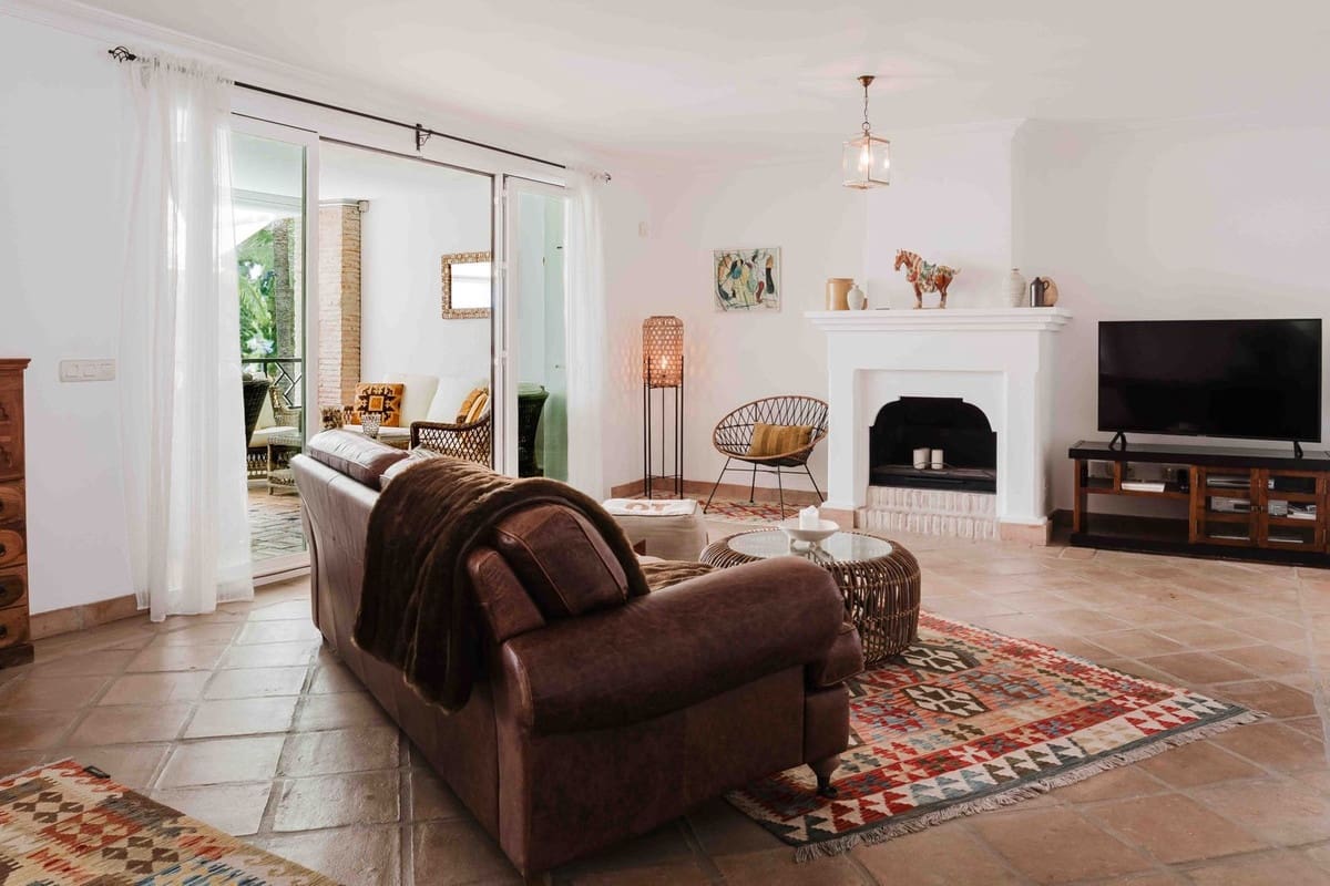 2 bedroom Apartment for sale in Bahia de Casares with pool garage - € 625,000 (Ref: 9921436)