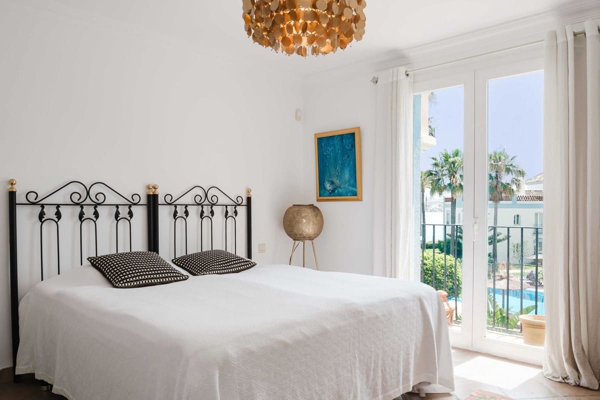 2 bedroom Apartment for sale in Bahia de Casares with pool garage - € 625,000 (Ref: 9921436)