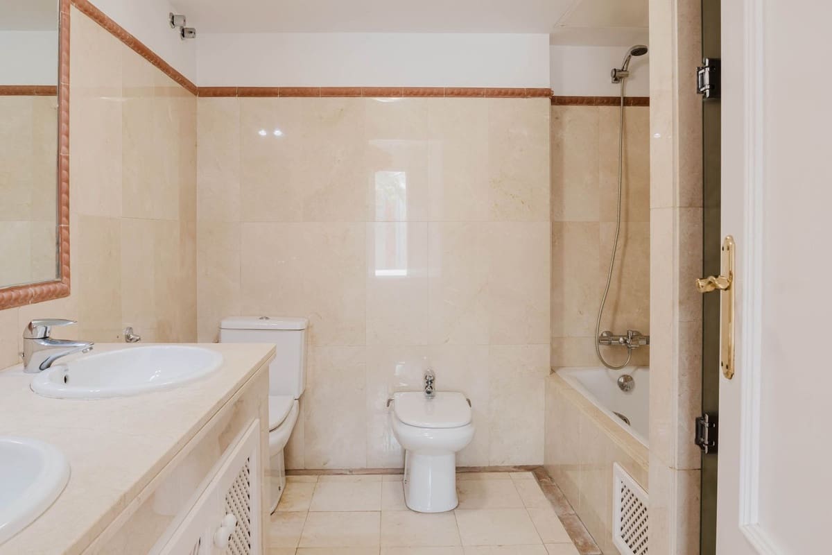 2 bedroom Apartment for sale in Bahia de Casares with pool garage - € 625,000 (Ref: 9921436)