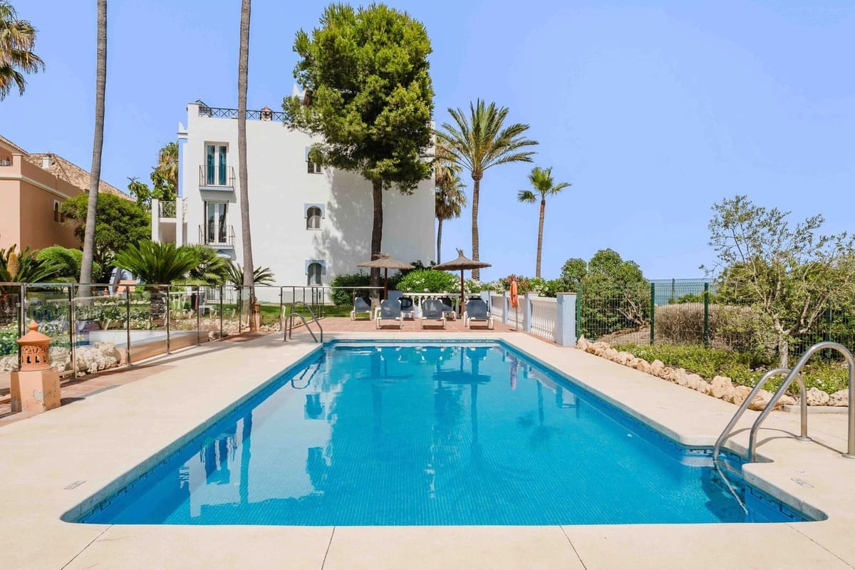 2 bedroom Apartment for sale in Bahia de Casares with pool garage - € 625,000 (Ref: 9921436)