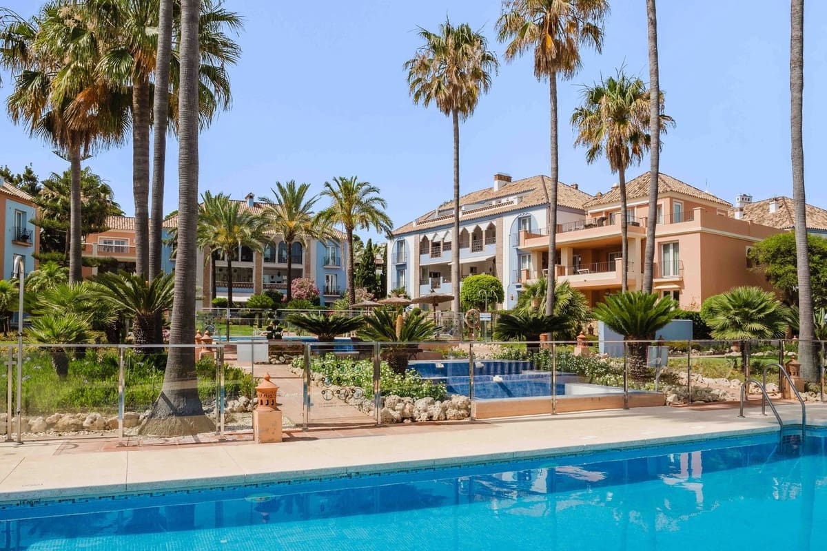 2 bedroom Apartment for sale in Bahia de Casares with pool garage - € 625,000 (Ref: 9921436)
