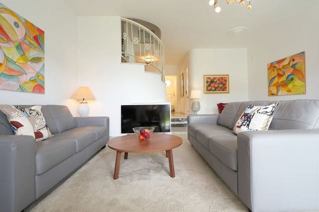 3 soverom Hus til salgs i Cabopino, Marbella med svømmebasseng garasje - € 859 000 (Ref: 9924882)
