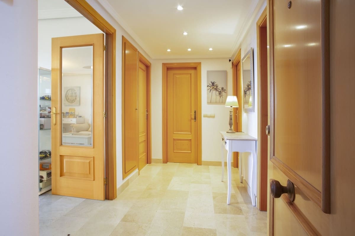2 bedroom Apartment for sale in Estepona with pool garage - € 385,000 (Ref: 9929803)