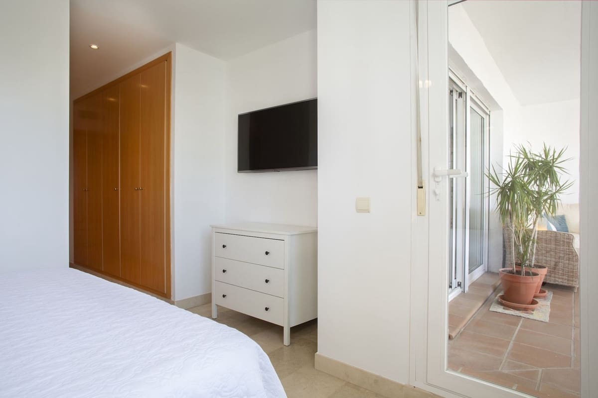 2 bedroom Apartment for sale in Estepona with pool garage - € 385,000 (Ref: 9929803)