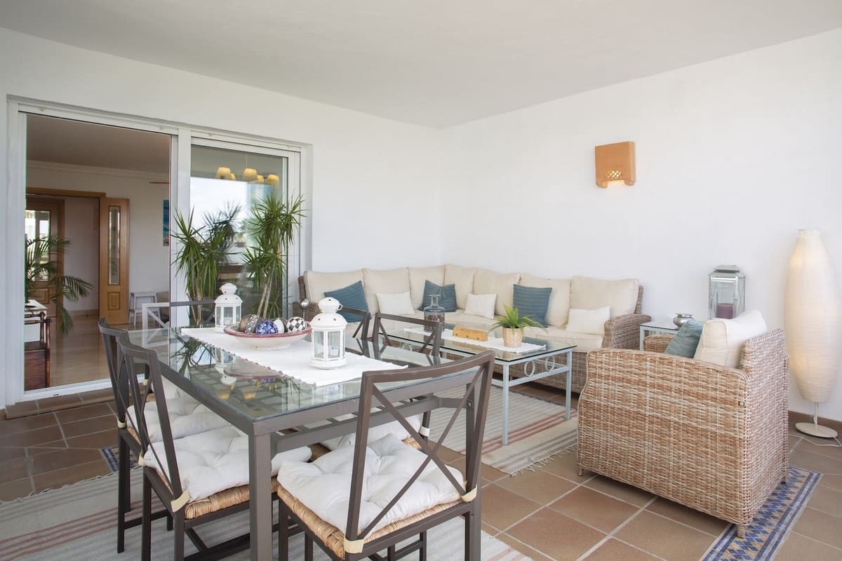 2 bedroom Apartment for sale in Estepona with pool garage - € 385,000 (Ref: 9929803)