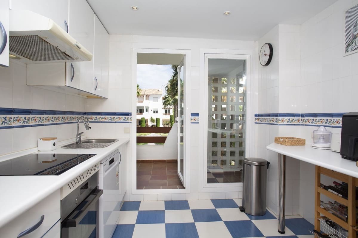 2 bedroom Apartment for sale in Estepona with pool garage - € 385,000 (Ref: 9929803)