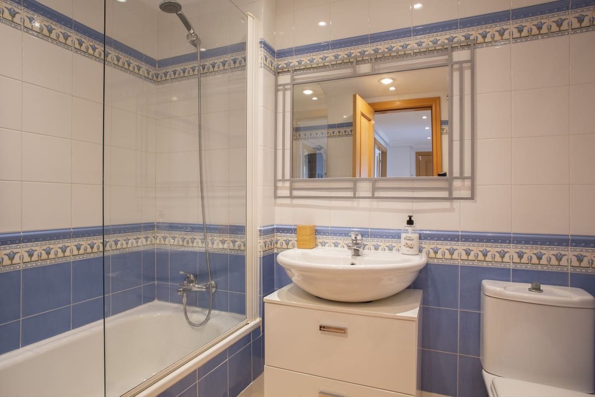 2 bedroom Apartment for sale in Estepona with pool garage - € 385,000 (Ref: 9929803)