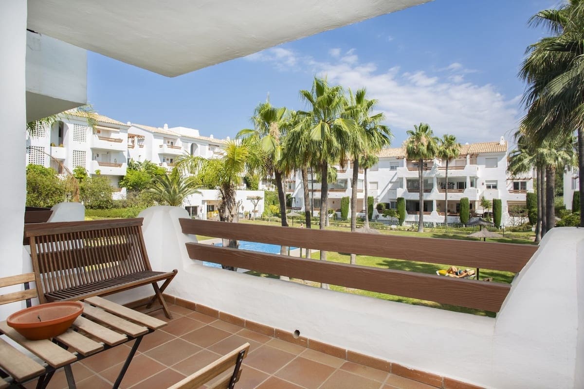 2 bedroom Apartment for sale in Estepona with pool garage - € 385,000 (Ref: 9929803)