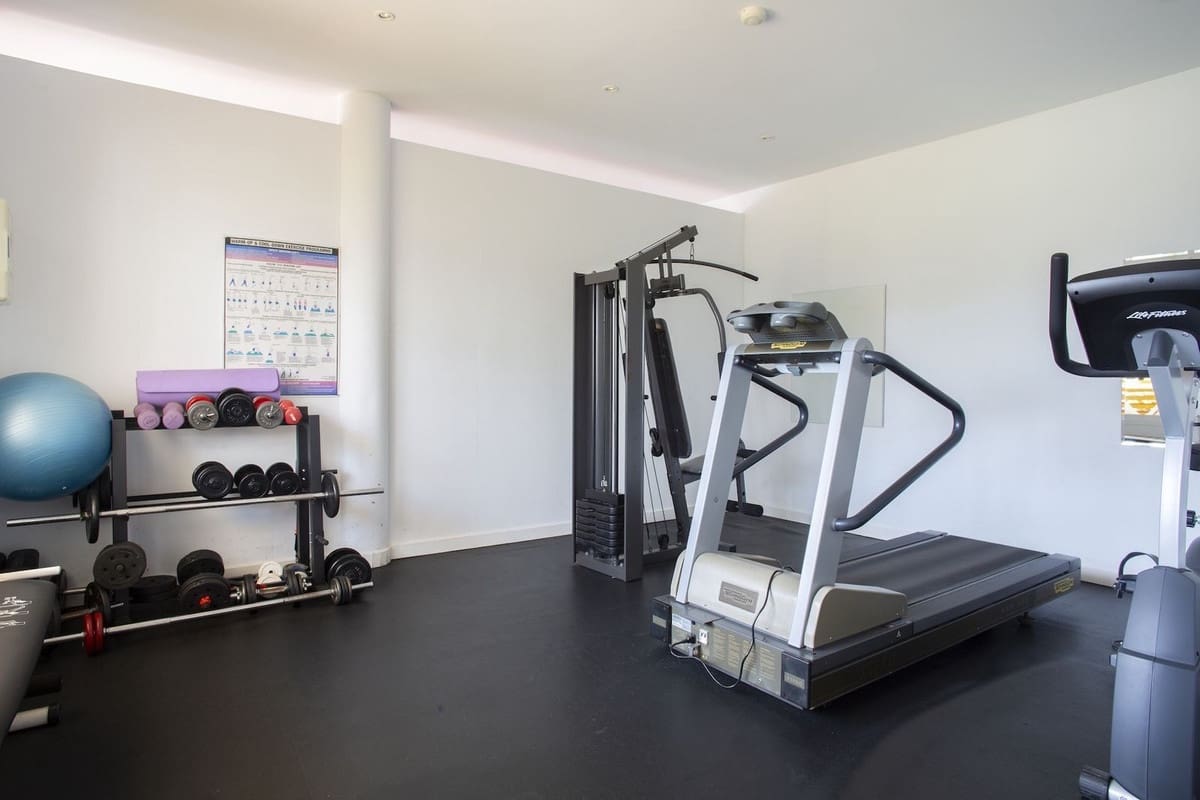 2 bedroom Apartment for sale in Estepona with pool garage - € 385,000 (Ref: 9929803)