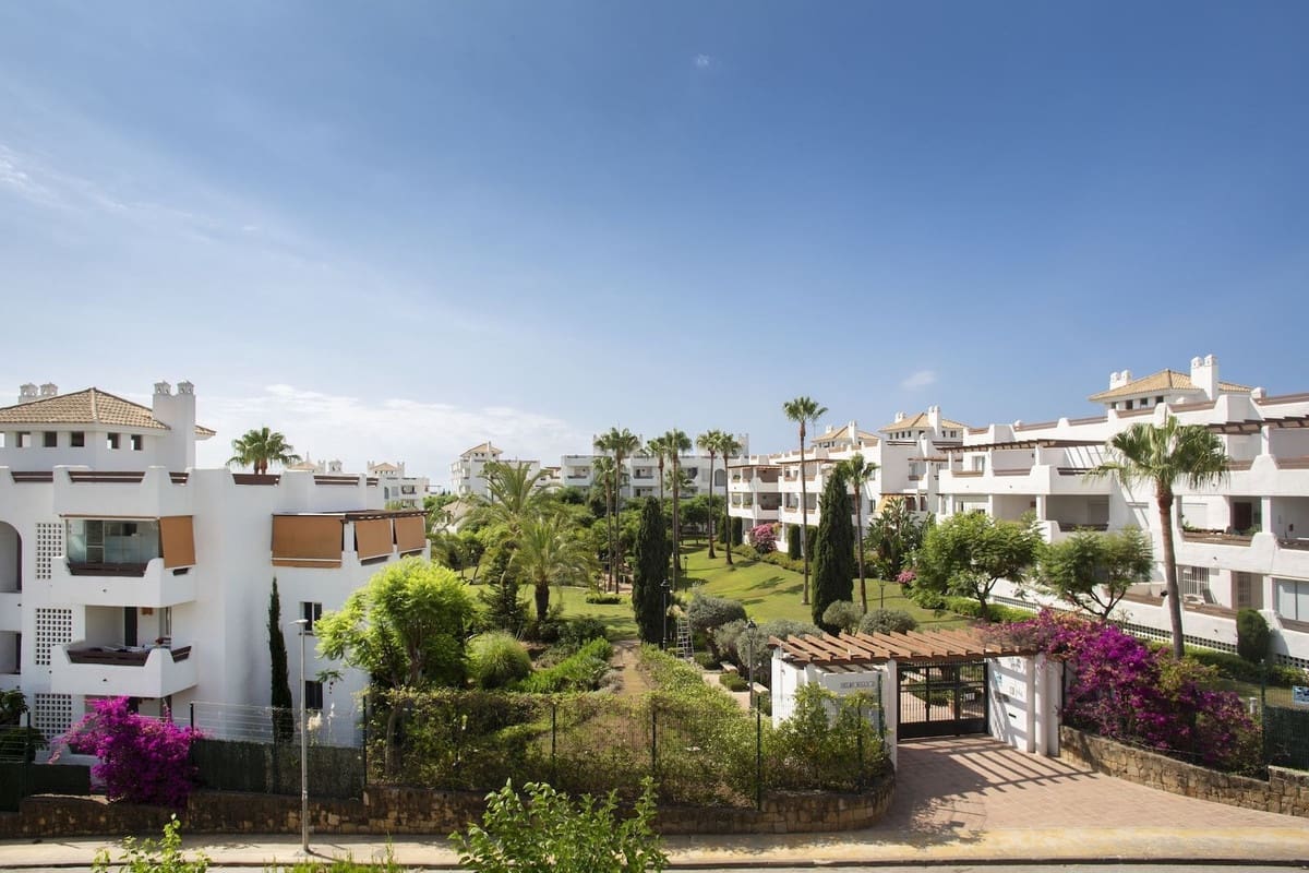 2 bedroom Apartment for sale in Estepona with pool garage - € 385,000 (Ref: 9929803)