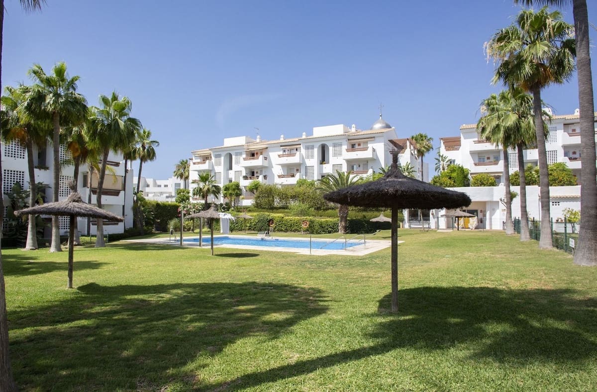 2 bedroom Apartment for sale in Estepona with pool garage - € 385,000 (Ref: 9929803)