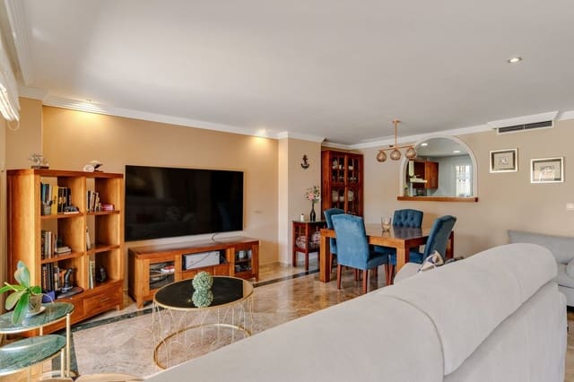 3 quarto Casa em Banda para venda em Estepona com piscina garagem - 590 000 € (Ref: 9937030)