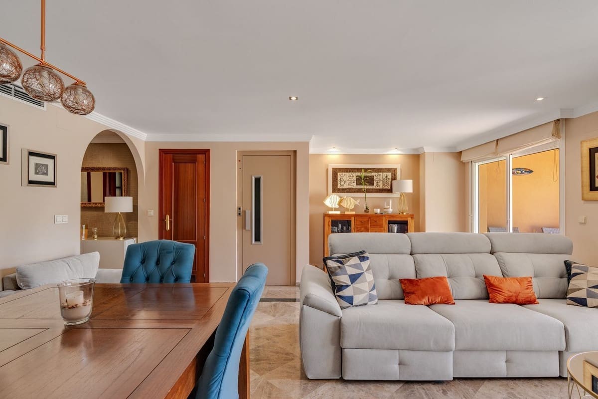3 quarto Casa em Banda para venda em Estepona com piscina garagem - 590 000 € (Ref: 9937030)