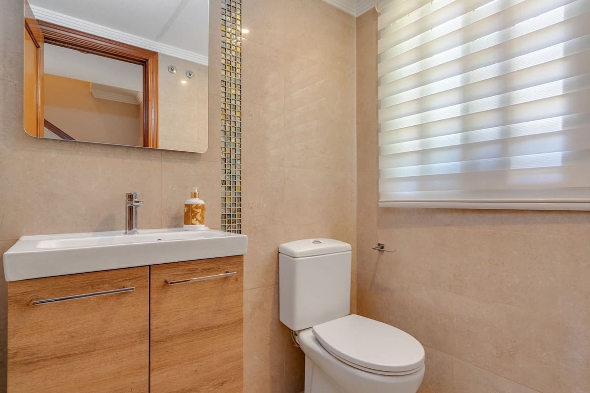3 quarto Casa em Banda para venda em Estepona com piscina garagem - 590 000 € (Ref: 9937030)