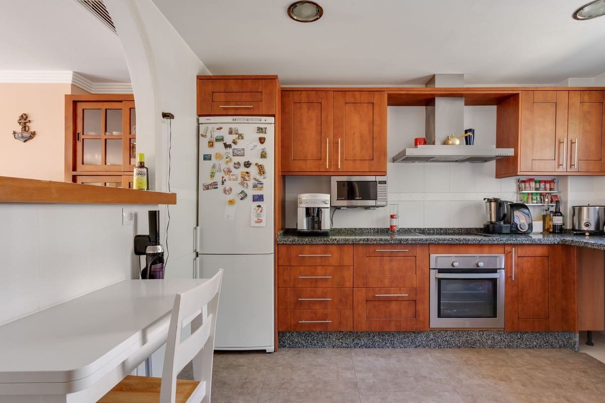 3 quarto Casa em Banda para venda em Estepona com piscina garagem - 590 000 € (Ref: 9937030)