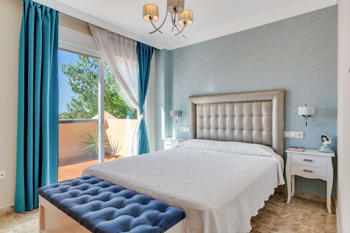 3 quarto Casa em Banda para venda em Estepona com piscina garagem - 590 000 € (Ref: 9937030)