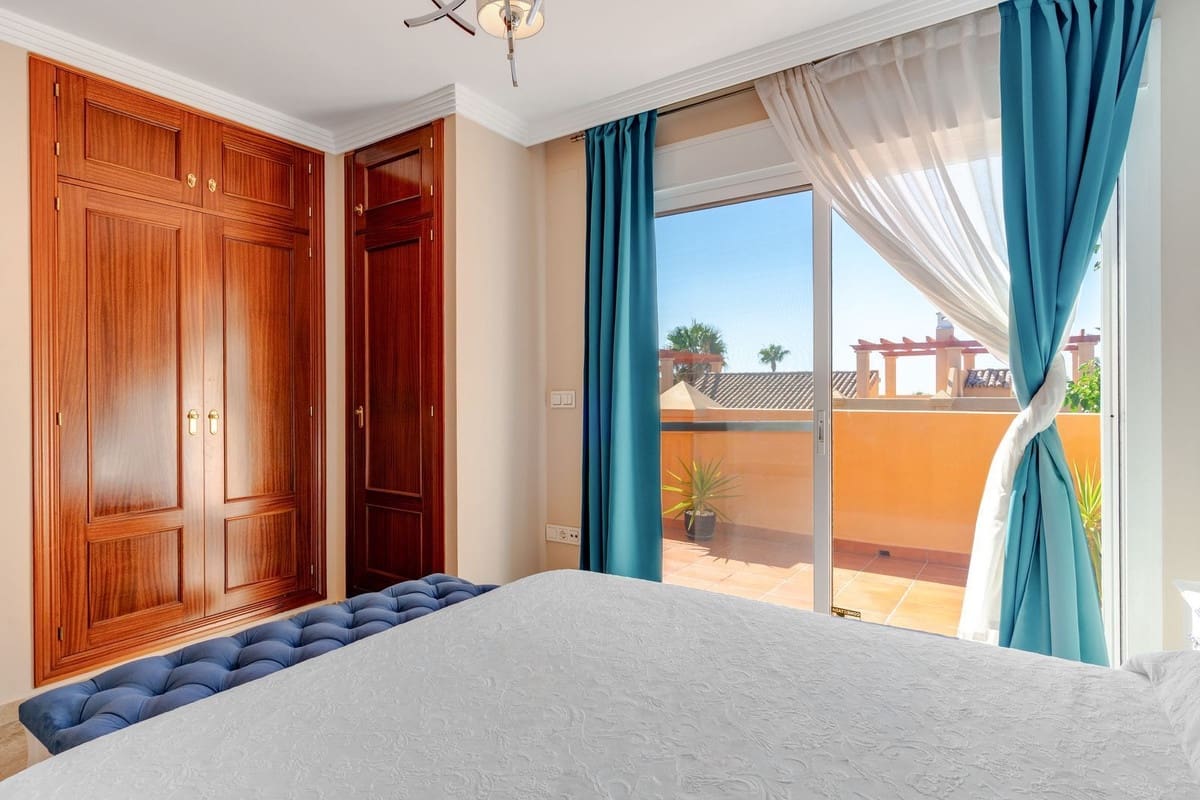 3 quarto Casa em Banda para venda em Estepona com piscina garagem - 590 000 € (Ref: 9937030)