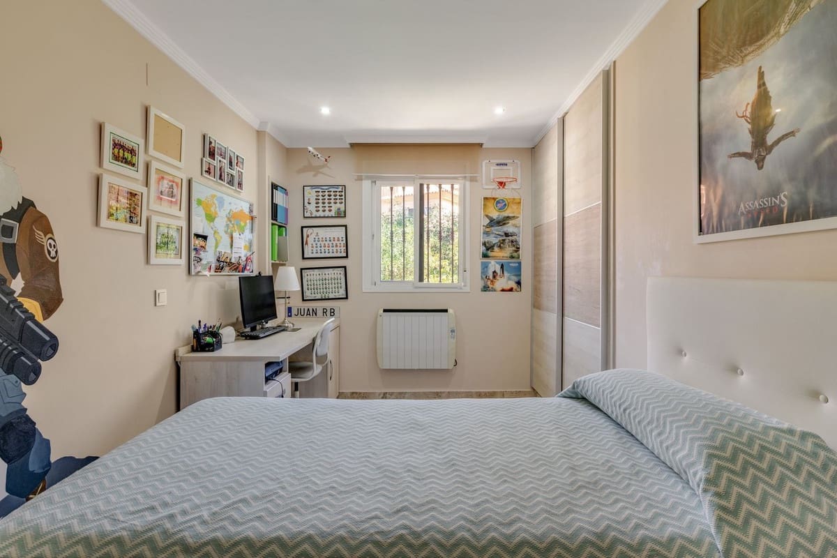 3 quarto Casa em Banda para venda em Estepona com piscina garagem - 590 000 € (Ref: 9937030)