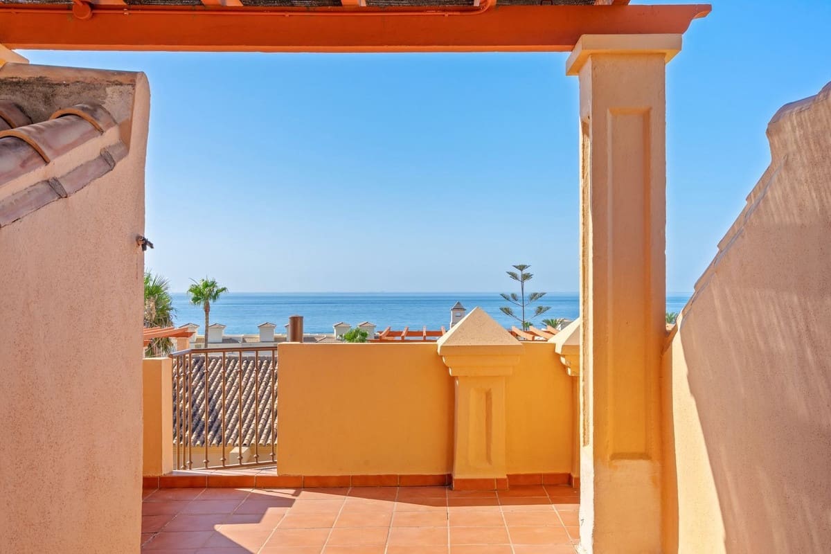 3 quarto Casa em Banda para venda em Estepona com piscina garagem - 590 000 € (Ref: 9937030)