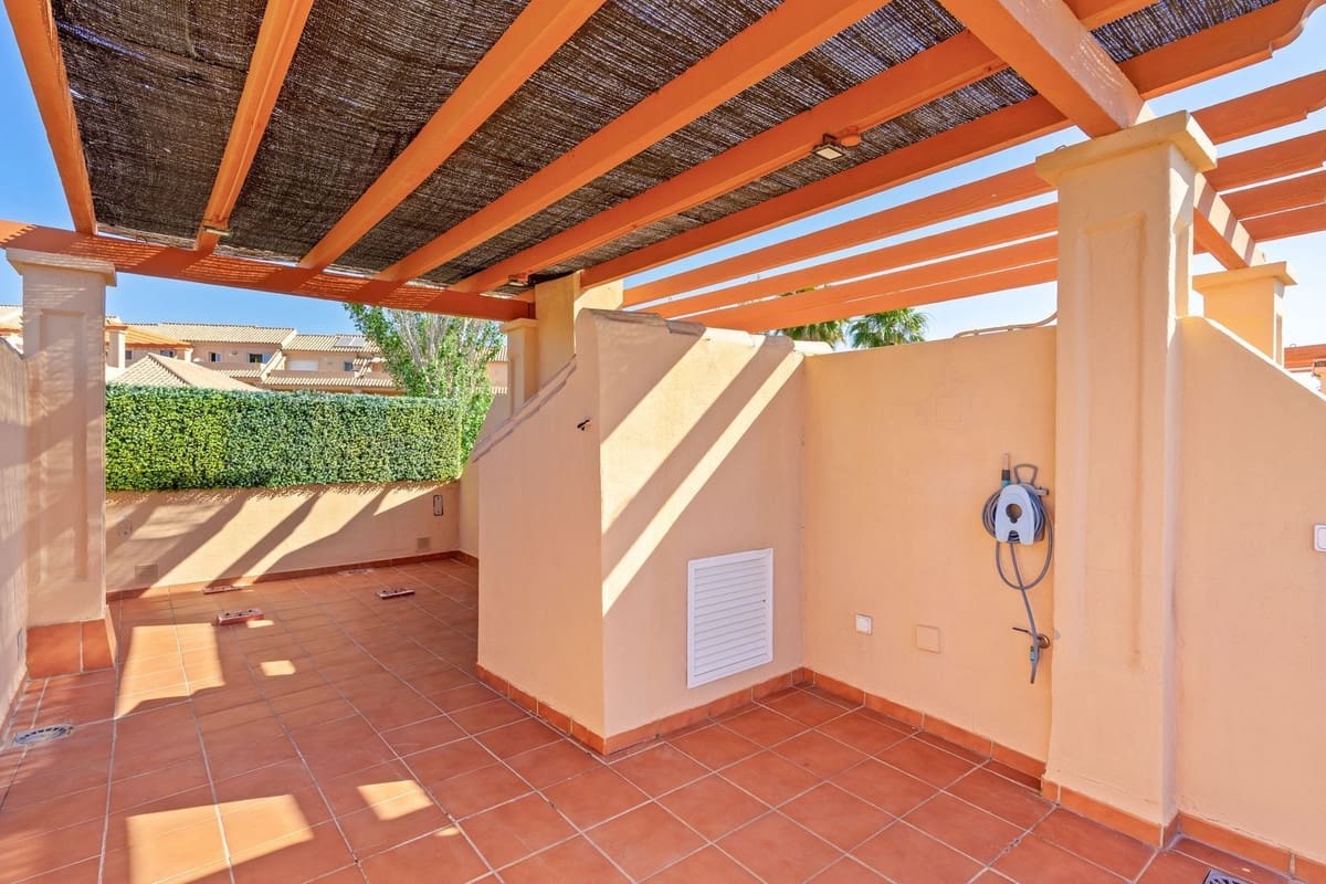 3 quarto Casa em Banda para venda em Estepona com piscina garagem - 590 000 € (Ref: 9937030)