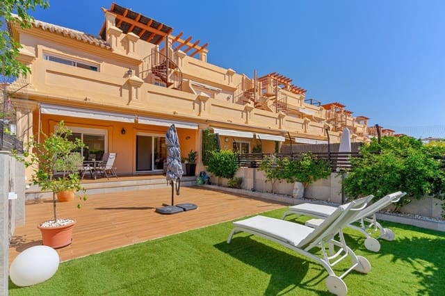 3 quarto Casa em Banda para venda em Estepona com piscina garagem - 590 000 € (Ref: 9937030)