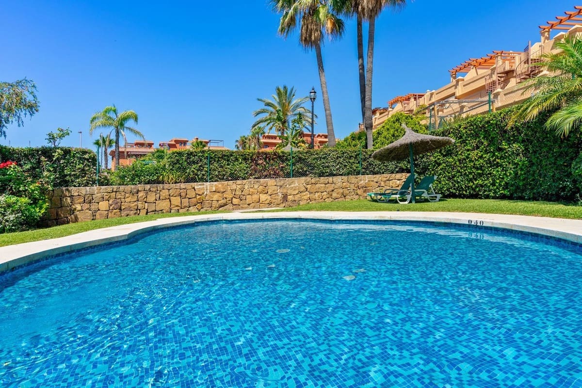 3 quarto Casa em Banda para venda em Estepona com piscina garagem - 590 000 € (Ref: 9937030)