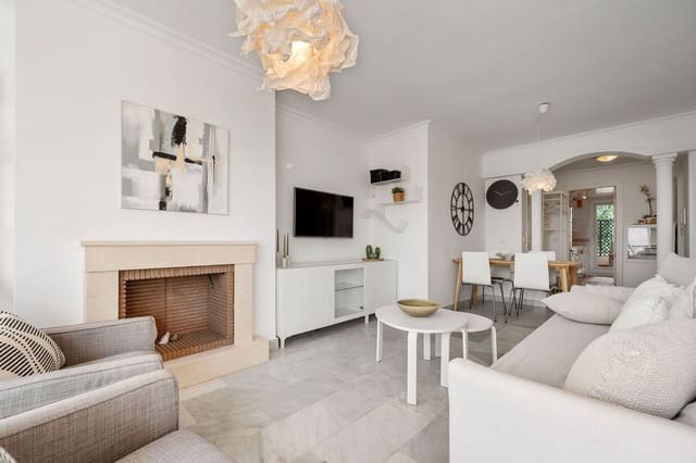 2 sypialnia Apartament na sprzedaż w Nueva Andalucia, Marbella z basenem garażem - 549 000 € (Ref: 9937259)