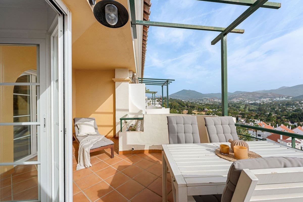 2 sypialnia Apartament na sprzedaż w Nueva Andalucia z basenem garażem - 549 000 € (Ref: 9937259)